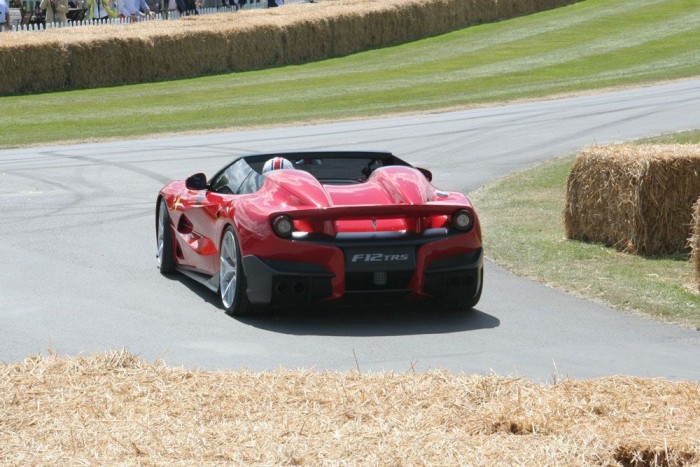 Benzin pezsgővel 23 | Vezess Nem, ez nem megint egy Ferrari. Megint egy különleges, F12TRS Ferrari