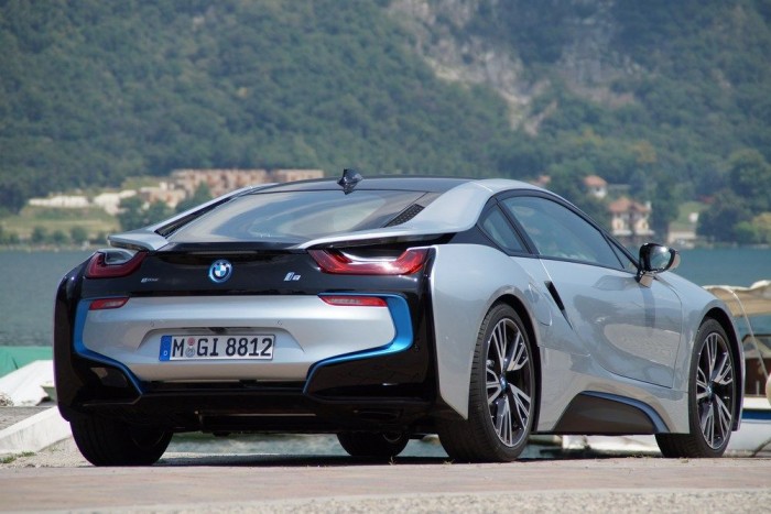 Kipróbáltuk a BMW új álomautóját 3 Széles és lapos, hátul izmosabbnak hat: klasszikus sportos arányok, de alattuk egy áramvonalas cseppforma rejlik