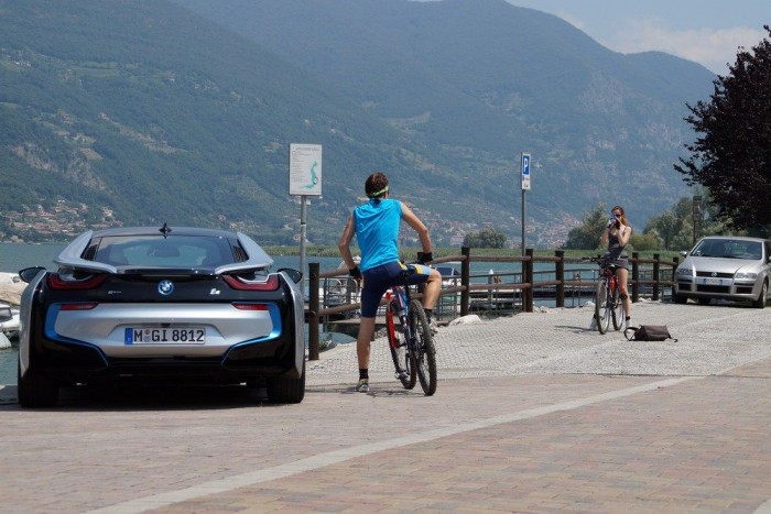 Kipróbáltuk a BMW új álomautóját 14 | Vezess Egyfolytában fotózták a népek, amerre csak jártunk vele, elképesztő nagy feltűnést kelt