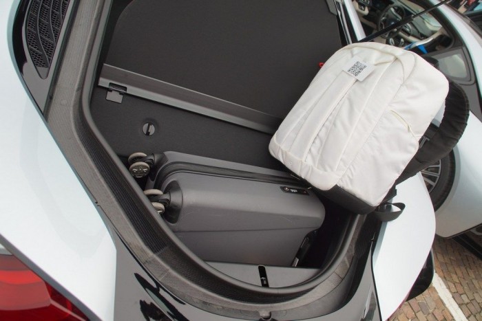 Kipróbáltuk a BMW új álomautóját 16 | Vezess Hát ennyi a csomagtartó