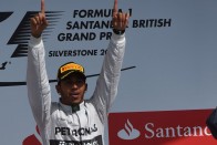 F1: Hamilton káoszfutamon nyert otthon 48