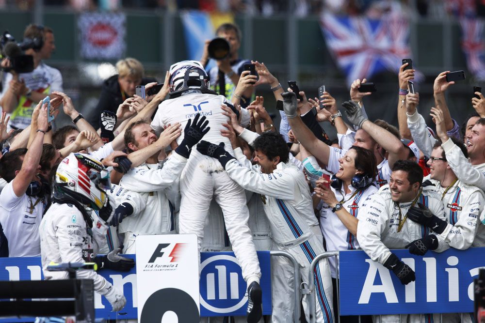 F1: Hamilton káoszfutamon nyert otthon 35