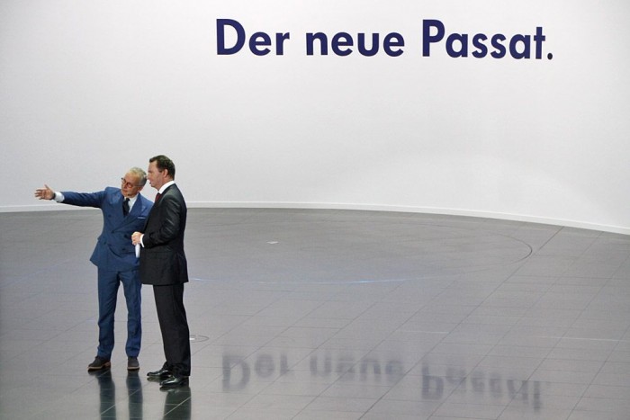 Ültünk az új Passatban 7 | Vezess Walter De Silva könnyes szemmel mesél az első Passatjáról és hogy sose gondolta volna, egyszer majd ő is Passatot rajzolhat.