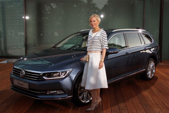 Ültünk az új Passatban 10 | Vezess Celeb ügyben műveletlen vagyok, dunsztom sincs, ki lehet ez a nagyon fontos hölgy, aki miatt mindenkit elkergettek az autó mellől. Tudja valaki?