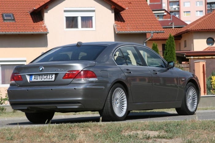 Használt autó: veszélyes a dízel BMW? 10 | Vezess Ez egy E65-ös 7-es. Az E66 a 14 centivel megnyújtott tengelytávú verziók kódjele