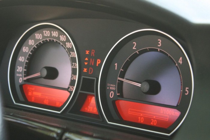 Használt autó: veszélyes a dízel BMW? 8 | Vezess Amíg hideg a motor, a műszerek belső felülete is narancssárga