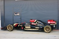 F1: A Räikkönen-pótló zárt az élen 48