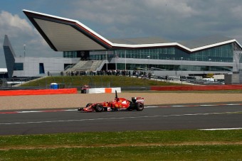 F1: A Räikkönen-pótló zárt az élen