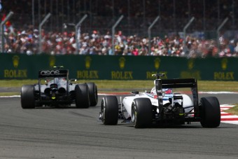F1: Nem kockáztatják a kizárást a csapatok