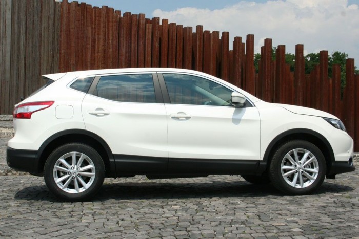 Hosszabb, szélesebb, és laposabb