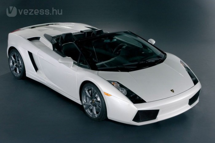 Betonfalnak csapta a Lamborghinit a parkolófiú 3 Betonfalnak csapta a Lamborghinit a parkolófiú 3