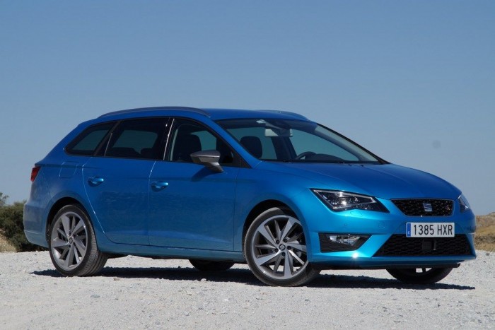 52 évesek, a 4×4-es SEAT kombi nektek készült! 53 Most csak dízelmotorral kínál 4x4-et a Seat a Leonhoz, de a sajtóanyagban az 1,8T összkerékhajtású változatát hozzák föl elődként