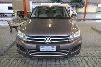 Autók közé rejtette a lopott kocsit