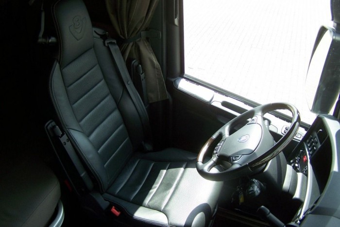 Országúti csúcsragadozó 8 | Vezess A vezető munkahelye kényelmes és ergonomikus