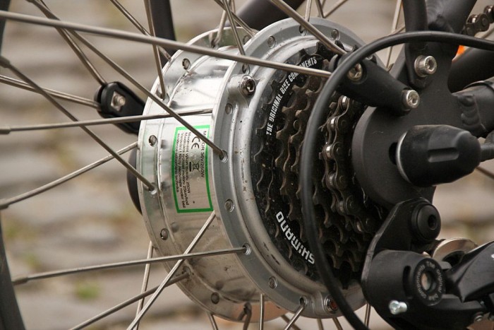 A hátsó kerékben van a motor