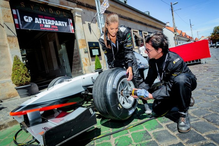 Dukai Regina rápörgött a Forma-1-re 6 | Vezess Dukai Regina rápörgött a Forma-1-re 6