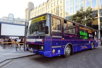 Pozor, jön a mozibusz!