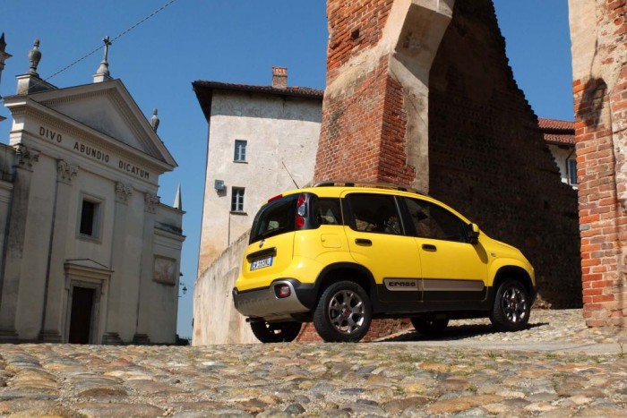 A legpofásabb Fiat Panda 2 Két motorral dobják piacra a friss Panda verziót, az 1,3 literes turbódízel, és a kéthengeres turbós benzines is erősebb az alapkivitelnél 5-5 lóerővel