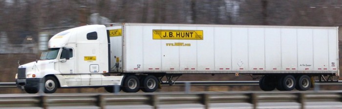 Halálra gázoltak egy traffizó rendőrt 5 | Vezess Egy ilyen kamion rohant bele a rendőr autójába