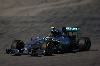 F1: Betett a Mercedesnek a felfüggesztés-tiltás