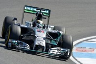 F1: Rosberg odavágott Hamiltonnak 39