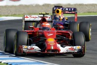 F1: Ricciardo a garázsban rázta 40