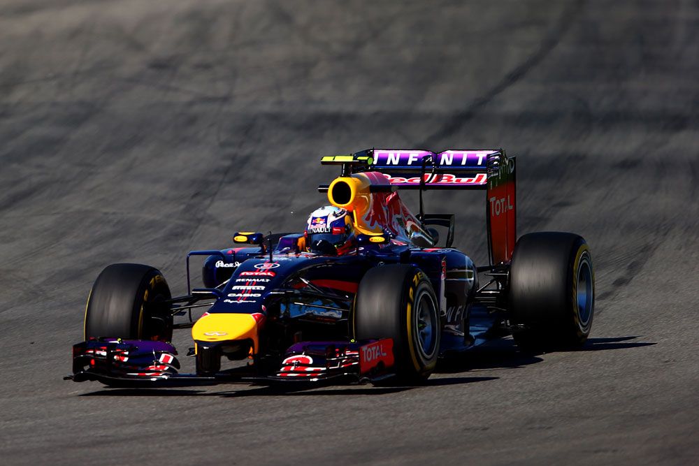 F1: Ricciardo a garázsban rázta 18