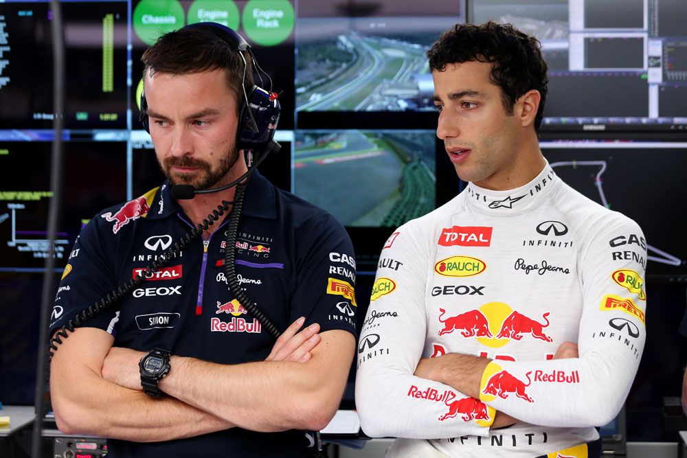 F1: Ricciardo a garázsban rázta 25
