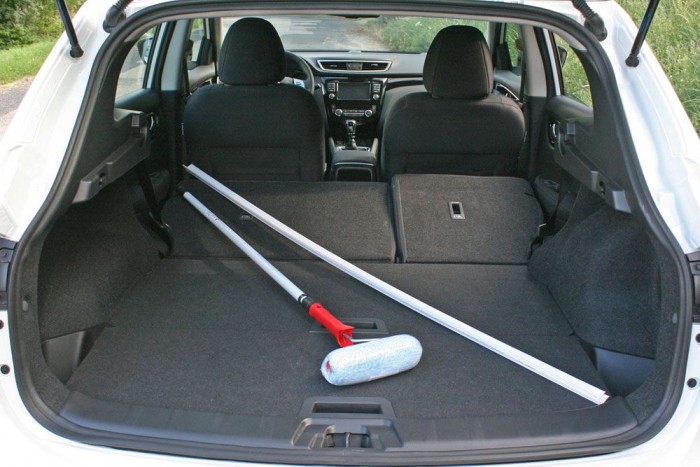 1,85 méter hosszú dolgokat szállíthatunk lehajtott támlával