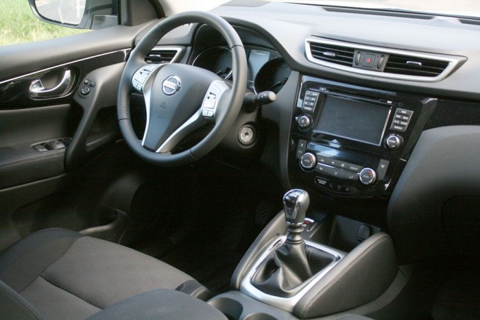 Igényes az utastér. Van puha műanyag bőven, nem recseg, és a hangszigetelés is példás