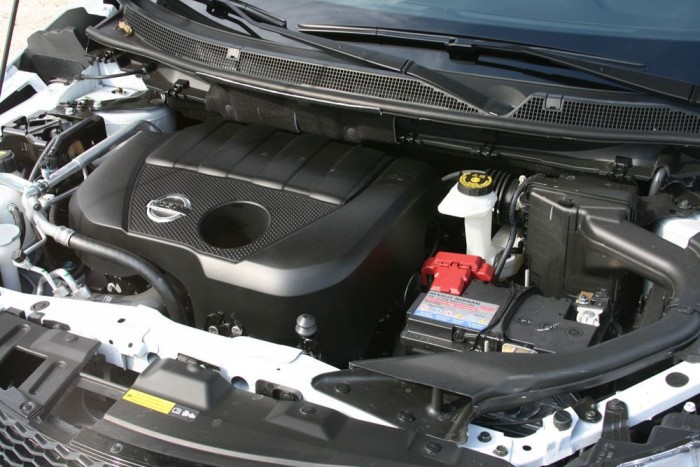 Kifejezetten csendes a 110 lóerős dCi, egyeneltesen húz