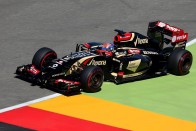 F1: Hamiltont sokkolta a kiesés 38