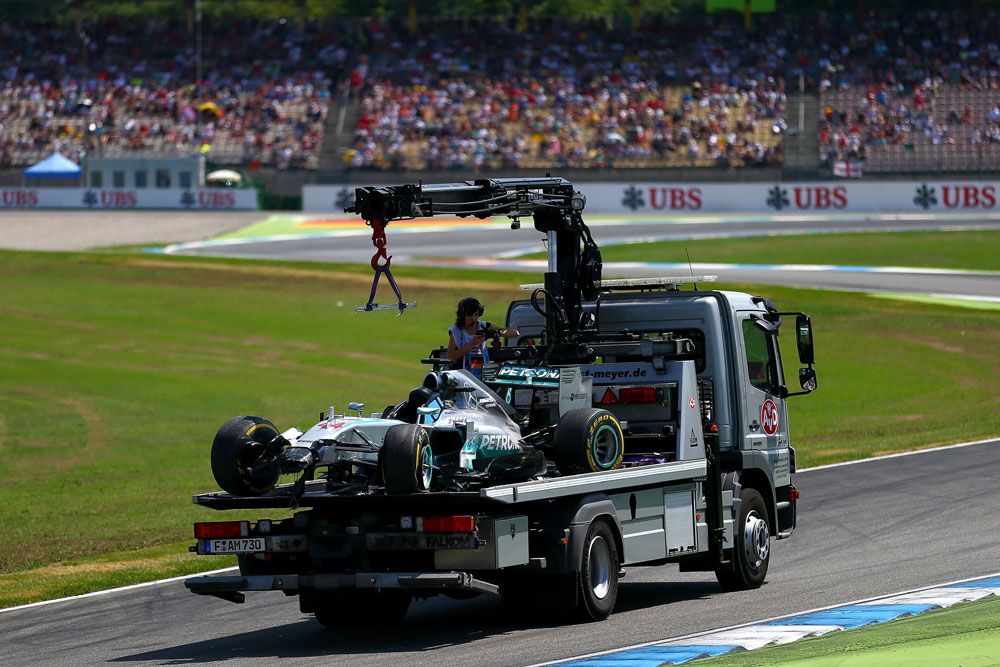 F1: Rosbergé a hazai pole, Hamilton a falban 17