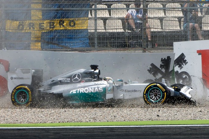 F1: Hamiltont sokkolta a kiesés 53 F1: Hamiltont sokkolta a kiesés 53