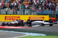 F1: Massa az első kanyarban fejreállt – videó 10