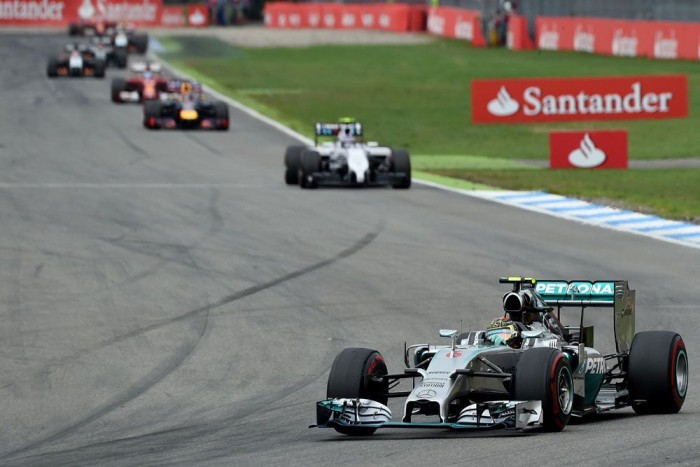 F1: Rosberg győzött, Hamilton 17 helyet javított 9