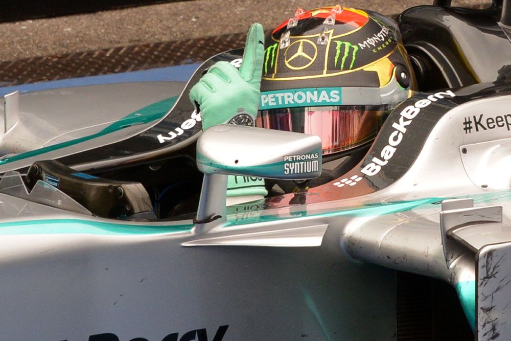 F1: Rosberg győzött, Hamilton 17 helyet javított 23