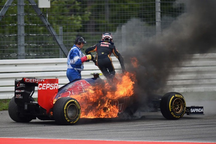 F1: A nap képe – lángoló autó a pályán 2 F1: A nap képe – lángoló autó a pályán 2