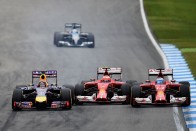 F1: Rosberg győzött, Hamilton 17 helyet javított 69