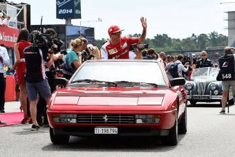 F1: Alonso Räikkönenre mutogat