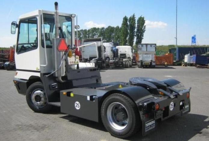 Izmos kikötői munkás 3 | Vezess A törökországi vontatók esetében a vezetőállás bal oldalra került