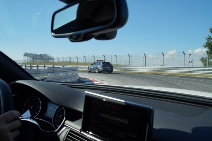 Vezettük a dízelmotorok jövőjét 8 Az RS6 persze sokkal erősebb, de amikor kifogyott a tankja, az RS5 TDI Concept még félig volt gázolajjal!