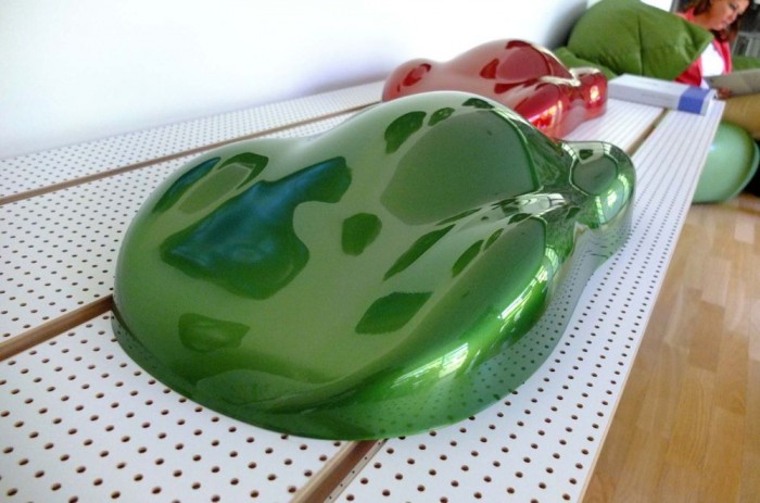 A folyékony fém festés nem meglepő módon fémhatást eredményez. Egész ütős.