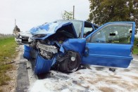 Egy házaspár súlyos, egy férfi pedig könnyebb sérülést szenvedett abban a balesetben, amely kedden történt a 76-os főúton, Bagod közelében.