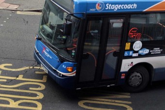 Saját busza ölte meg a sofőrt