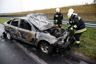 Kiégett egy Opel az M7-esen 6