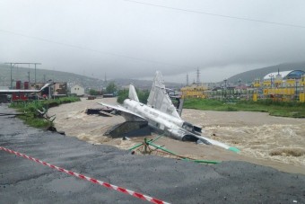 Árvíz ragadta el a vadászgépeket