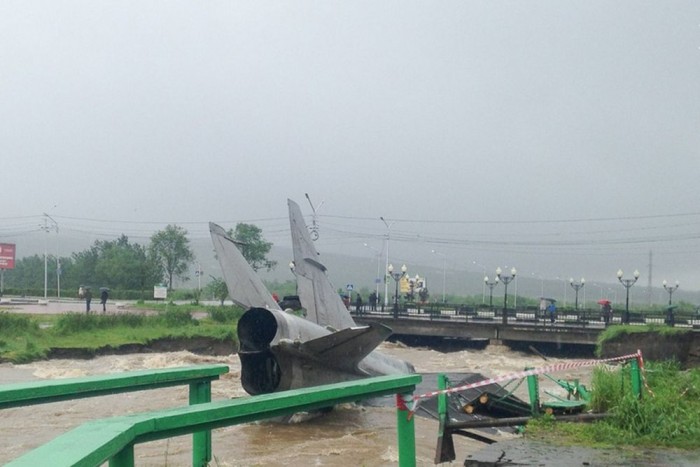 Árvíz ragadta el a vadászgépeket 6 | Vezess Árvíz ragadta el a vadászgépeket 6