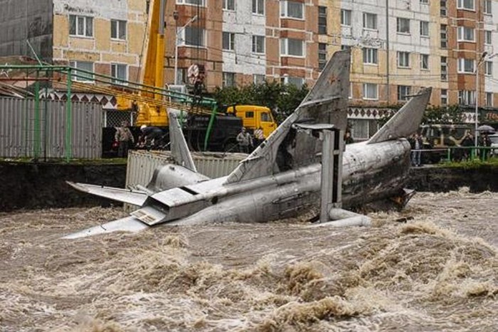 Árvíz ragadta el a vadászgépeket 7 | Vezess Árvíz ragadta el a vadászgépeket 7