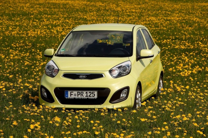 Melyik autó nem viszi a pénzt? 7 4. Kia Picanto 1,0. Klasszikus városi mini a Kia aprósága. Háromhengeres, 69 lóerős benzines motorja keveset fogyaszt, a hét év/150 000 kilométer garancia nagyon sokat dob az értéktartásán és szervizköltsége is kiszámítható